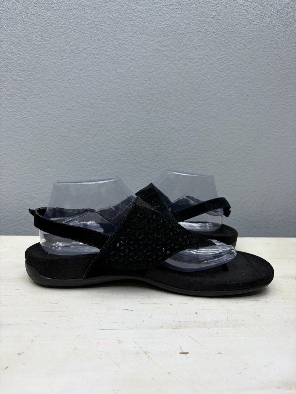 Vionic Black Suede Nikki Sandals Size 10 - Picture 2 of 8